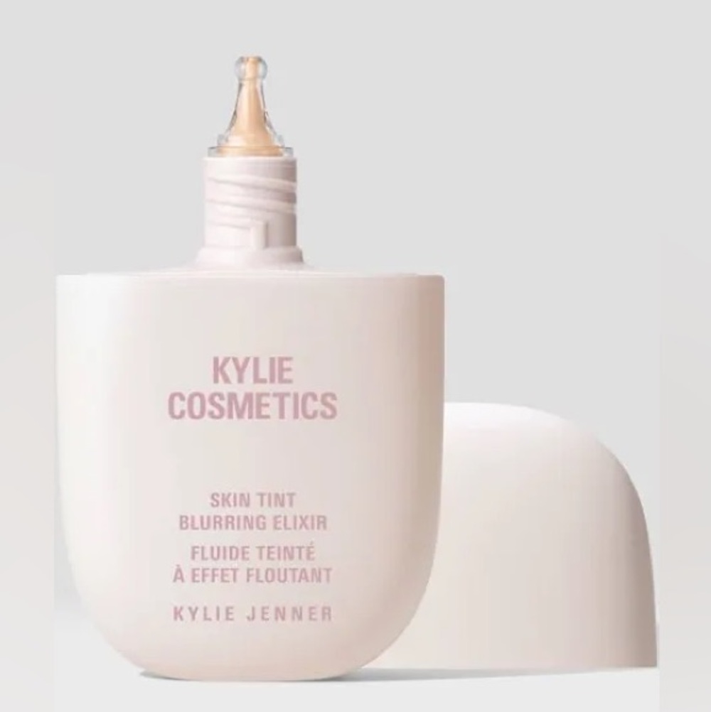 Kylie Cosmetics Skin Tint in 3W